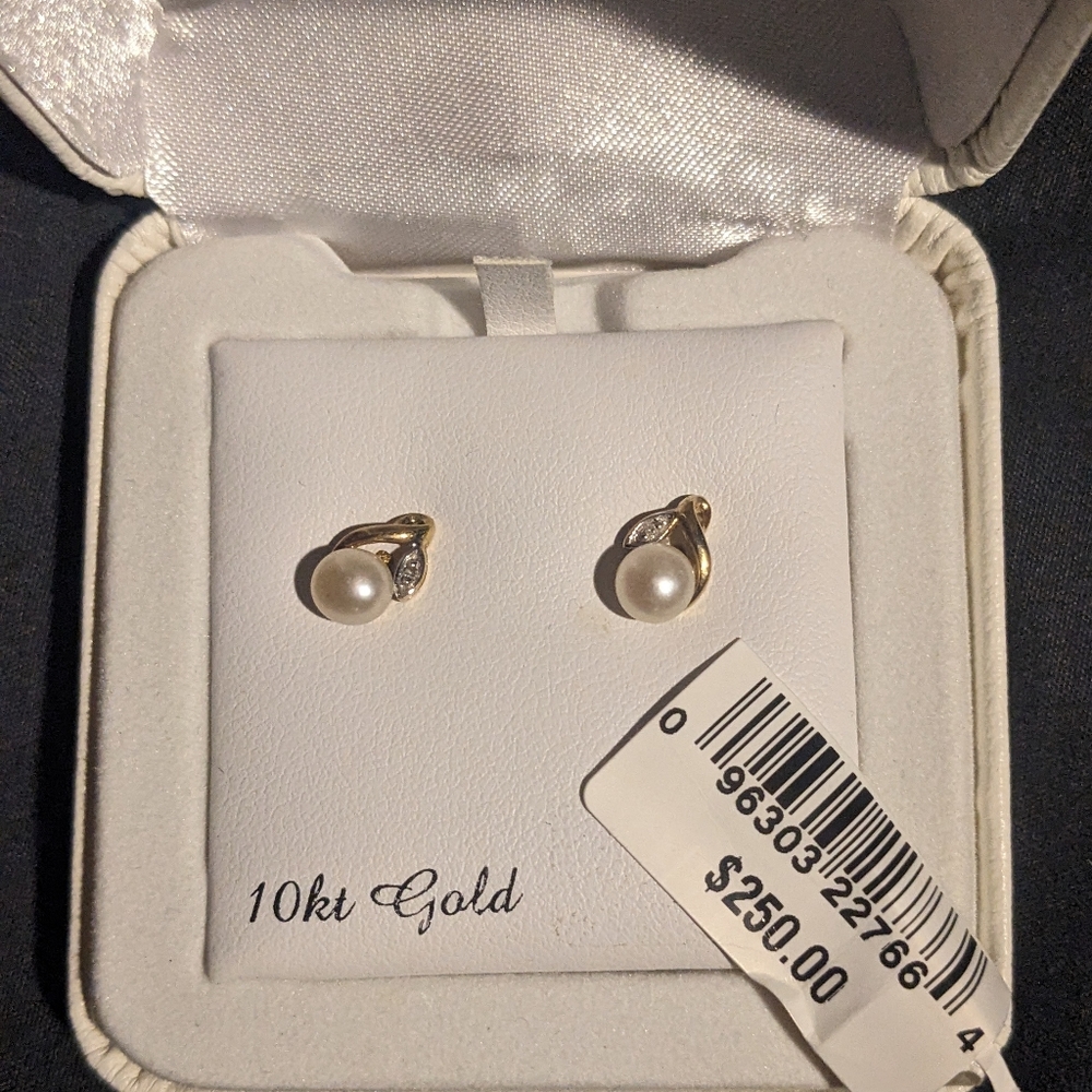 10ky gen pearl diamond earrings